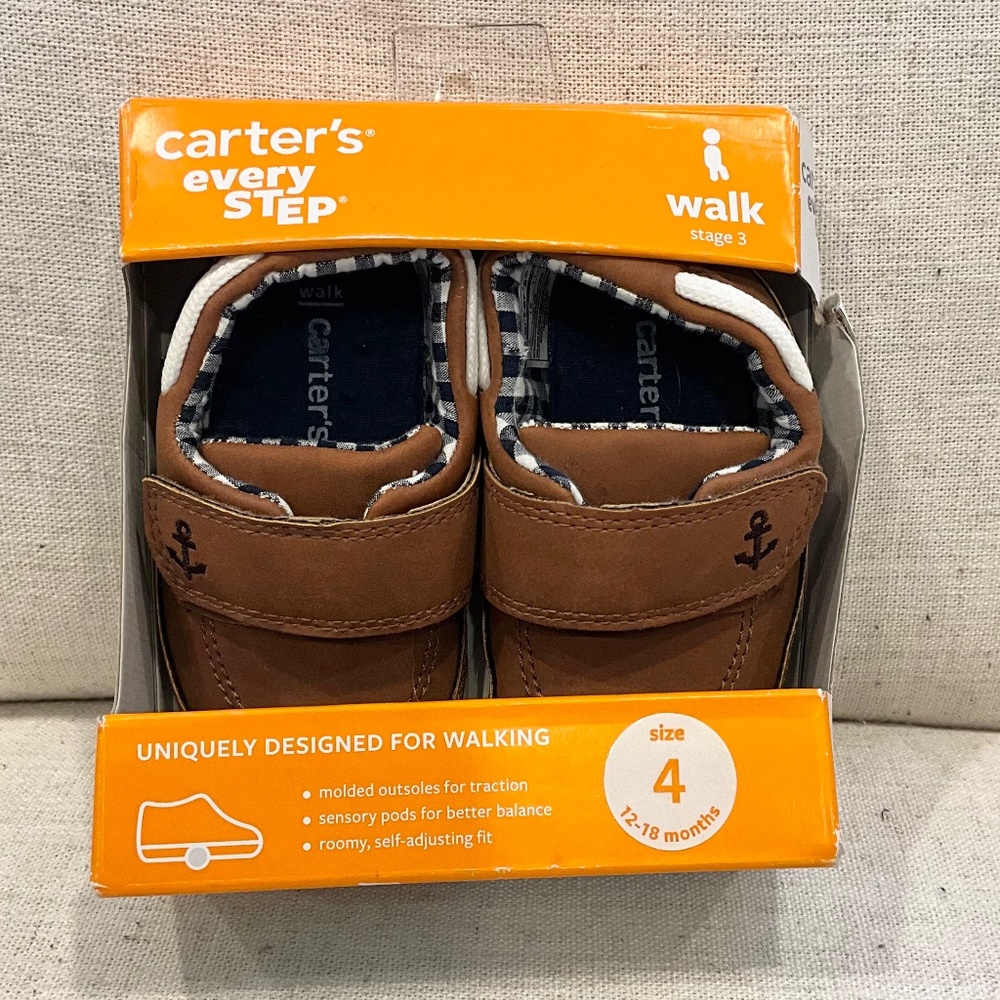 Carters every step loafer walking shoe. Size 4